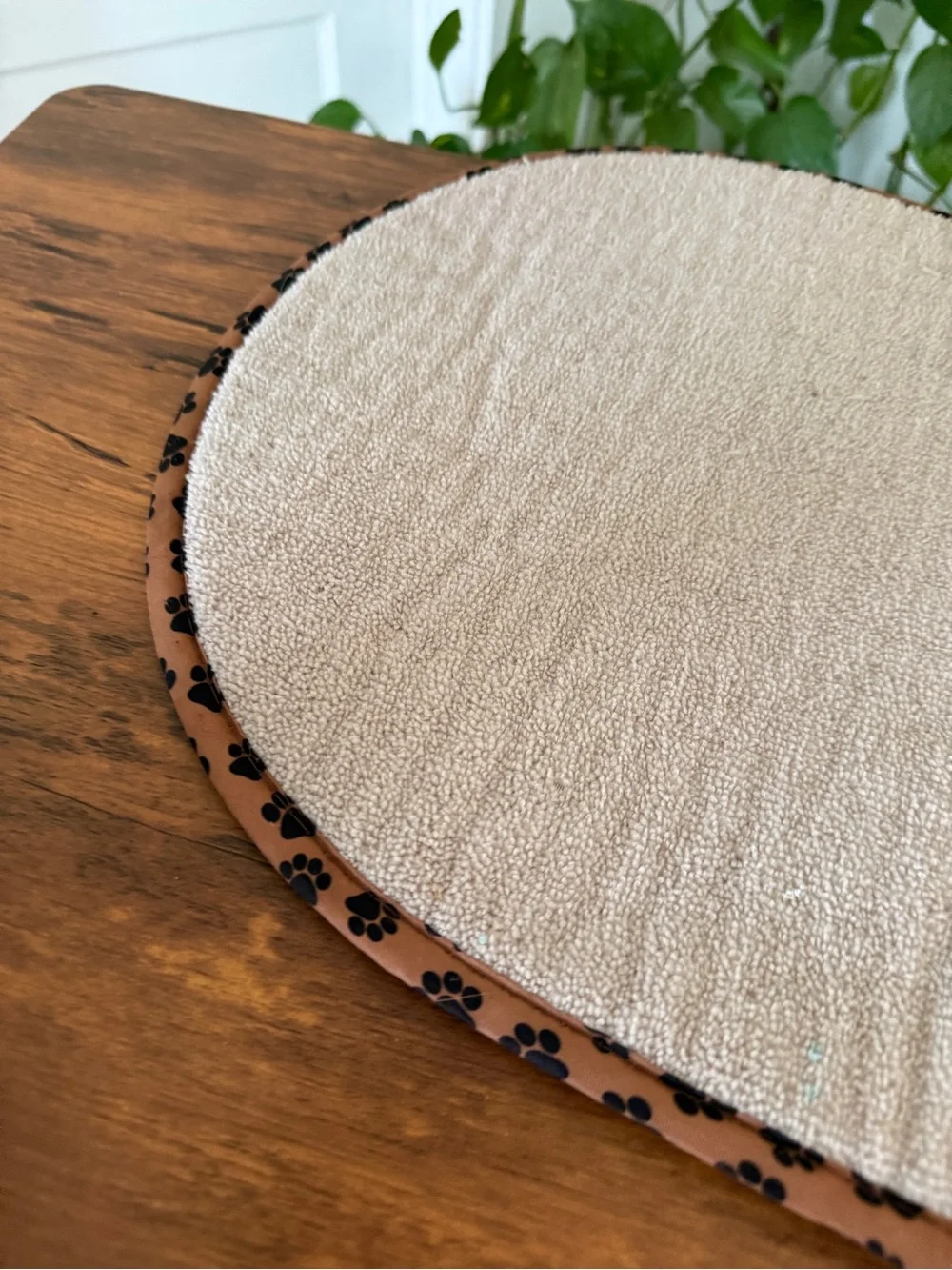 pet Bowl Mat Beige Oval Pet Door Mat with Paw-Trim